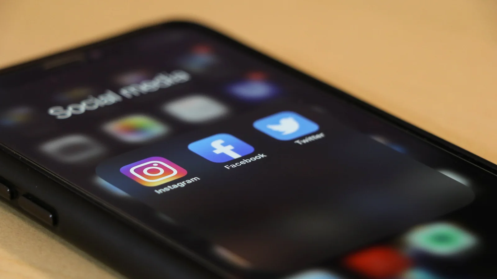 Entenda porque as redes sociais para engenharia devem ir além da propaganda